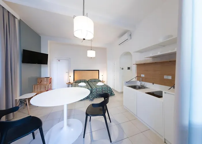 Via Siena 4 - Suites & Rooms